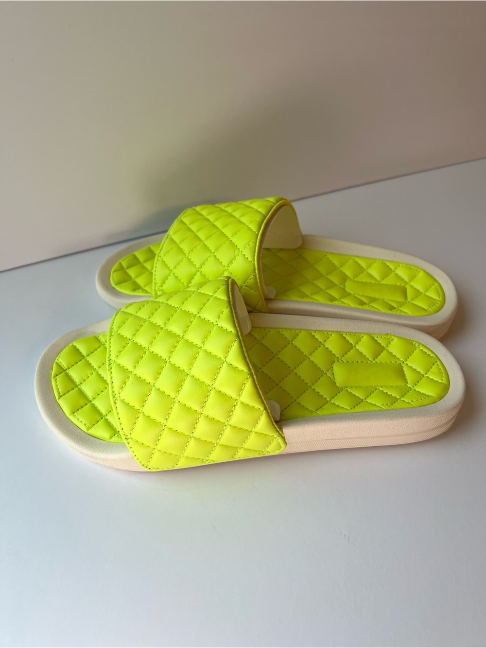 APL - Women's Lusso Slide - Picture 4 of 6